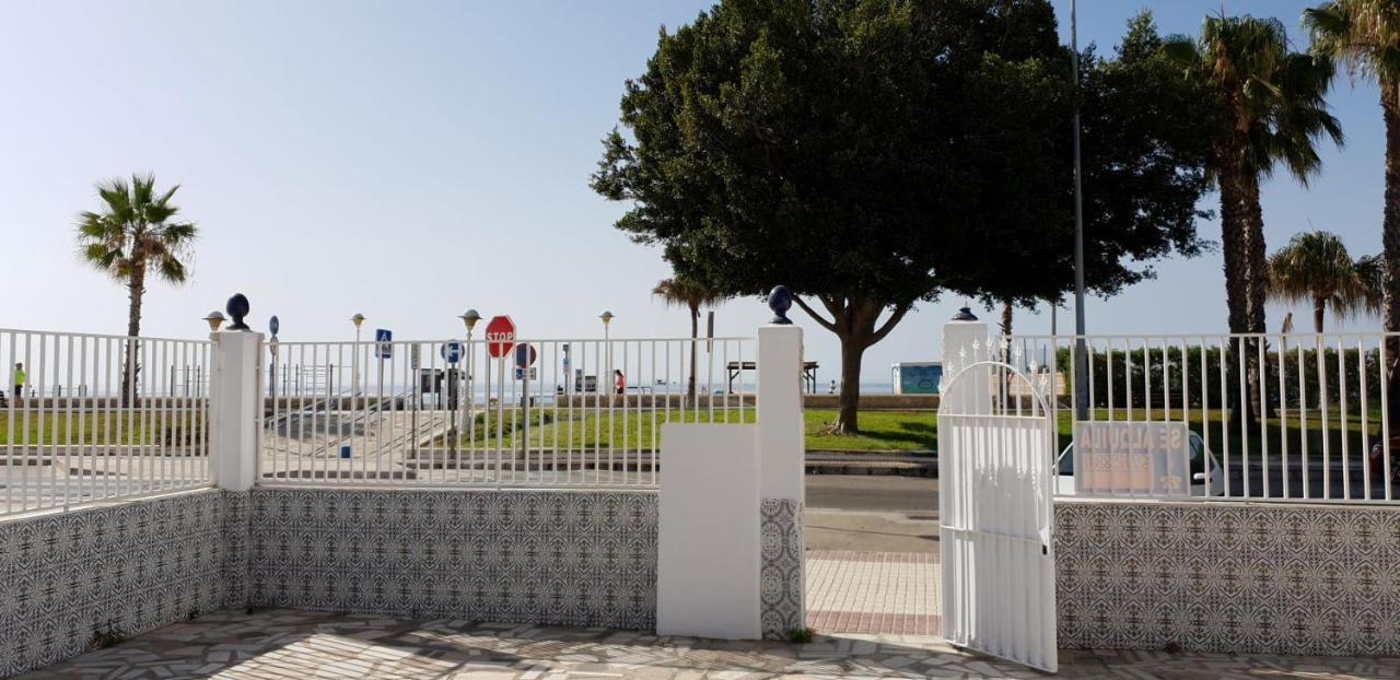 Casa 1ª Linea Paseo Maritimo Torre Del Mar Apartment Exterior foto