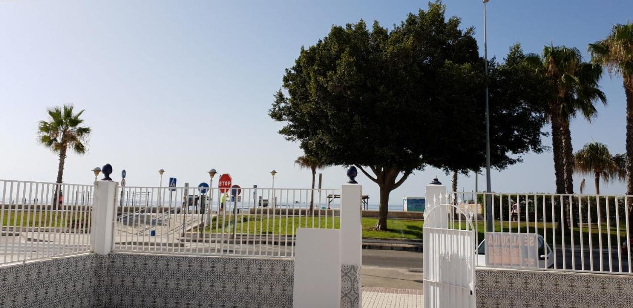 Casa 1ª Linea Paseo Maritimo Torre Del Mar Apartment Exterior foto